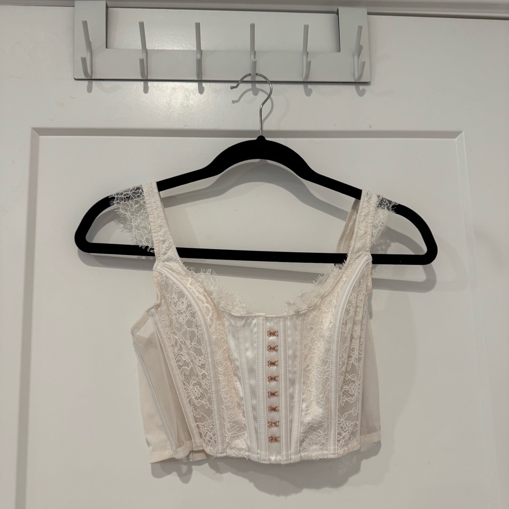 NWOT Victoria’s Secret, Elegant Lace Corset Top S-DD